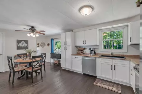 Kitchen - 19310 Acker Rd, Fulton, IL 61252 photo 3 of 4