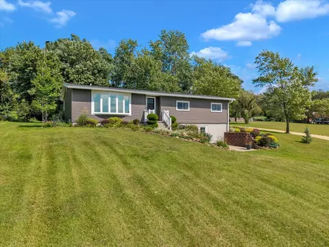 Exterior - 19310 Acker Rd, Fulton, IL 61252 photo 2 of 14