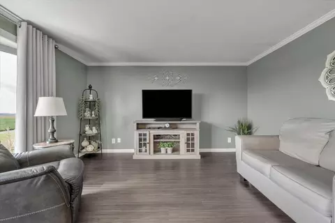 Living - 19310 Acker Rd, Fulton, IL 61252 photo 1 of 3