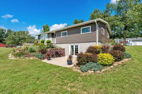 Exterior - 19310 Acker Rd, Fulton, IL 61252 photo 4 of 14