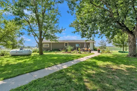 Exterior - 19310 Acker Rd, Fulton, IL 61252 photo 11 of 14