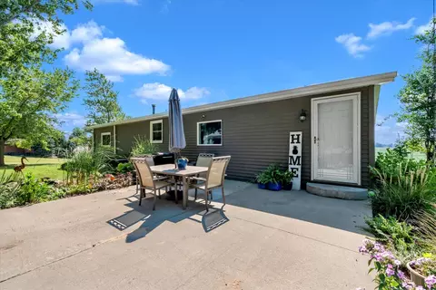 Exterior - 19310 Acker Rd, Fulton, IL 61252 photo 7 of 14