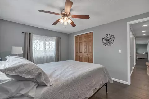 Bedroom - 19310 Acker Rd, Fulton, IL 61252 photo 3 of 10