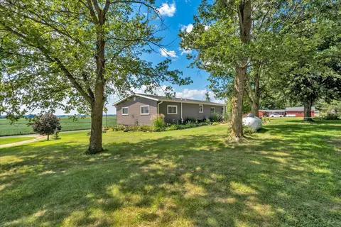 Exterior - 19310 Acker Rd, Fulton, IL 61252 photo 10 of 14