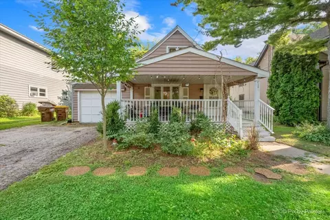 434 E Calhoun St, Woodstock, IL 60098