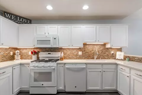 Kitchen - 3711 Wine Way, Bloomington, IL 61704 photo 2 of 4