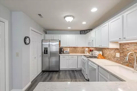 Kitchen - 3711 Wine Way, Bloomington, IL 61704 photo 4 of 4