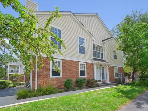 883 Ann Arbor Ln, Vernon Hills, IL 60061