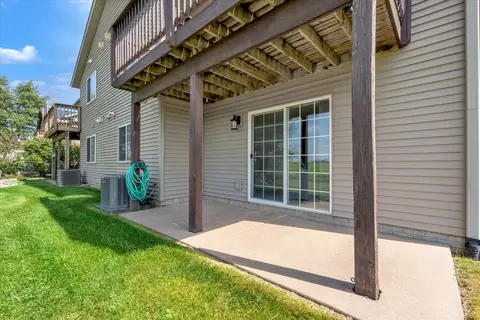 Exterior - 1604 E Lomar St, Eldridge, IA 52748 photo 4 of 5