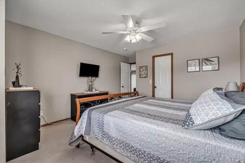 Bedroom - 1604 E Lomar St, Eldridge, IA 52748 photo 2 of 6