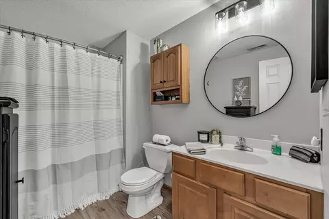 Bath - 1604 E Lomar St, Eldridge, IA 52748 photo 3 of 3