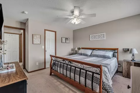 Bedroom - 1604 E Lomar St, Eldridge, IA 52748 photo 5 of 6
