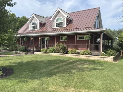 Exterior - 2220 Sunset View Ln, Kankakee, IL 60901 photo 2 of 28