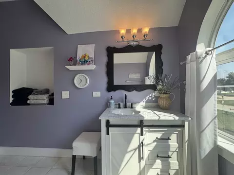 Bath - 2220 Sunset View Ln, Kankakee, IL 60901 photo 7 of 10