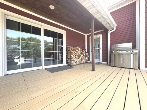 Exterior - 2220 Sunset View Ln, Kankakee, IL 60901 photo 10 of 28