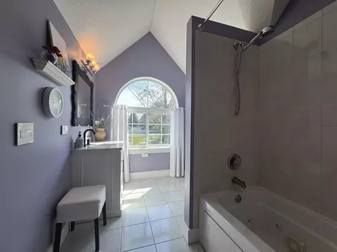 Bath - 2220 Sunset View Ln, Kankakee, IL 60901 photo 5 of 10