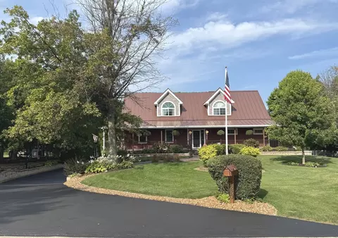 Exterior - 2220 Sunset View Ln, Kankakee, IL 60901 photo 3 of 28