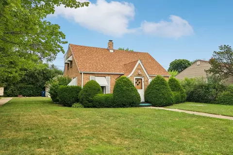 2218 Pearsall Pkwy, Waukegan, IL 60085