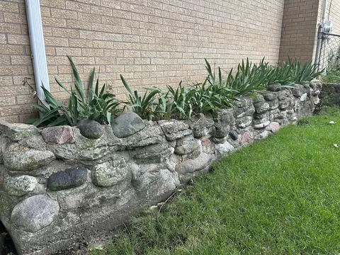 Exterior - 412 Scott St, Algonquin, IL 60102 photo 7 of 15