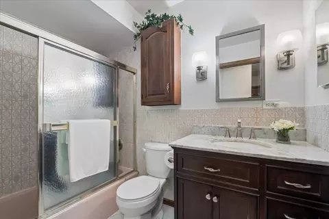 Bath - 412 Scott St, Algonquin, IL 60102 photo 2 of 2