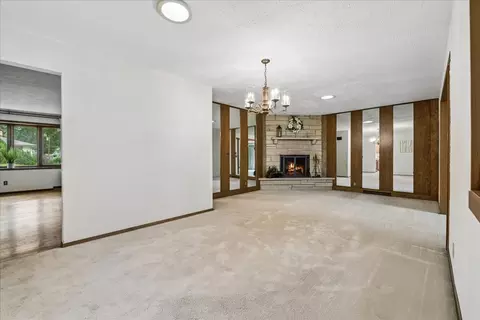 Living - 412 Scott St, Algonquin, IL 60102 photo 7 of 7