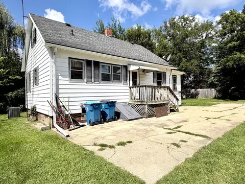 Exterior - 2710 3rd St, Peru, IL 61354 photo 2 of 5