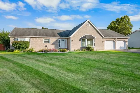 537 Erma Dr, Lake Holiday, IL 60552