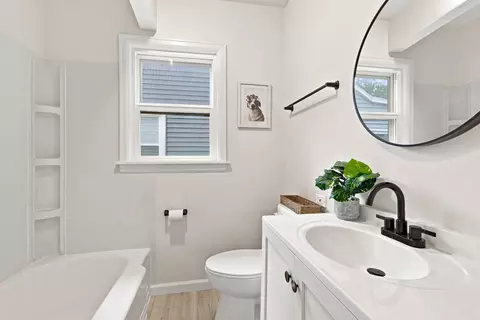 Bath - 405 27th Ave, Moline, IL 61265 photo 1 of 2