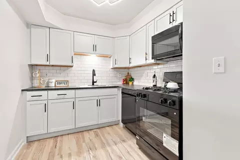 Kitchen - 405 27th Ave, Moline, IL 61265 photo 1 of 2
