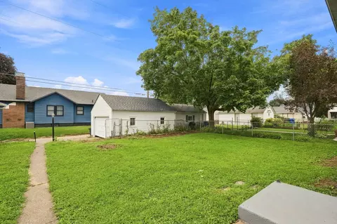 Exterior - 405 27th Ave, Moline, IL 61265 photo 3 of 4