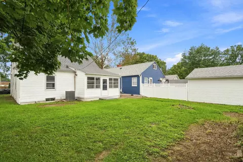 Exterior - 405 27th Ave, Moline, IL 61265 photo 4 of 4