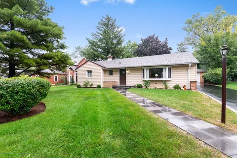 209 N Richmond Ave, Clarendon Hills, IL 60514