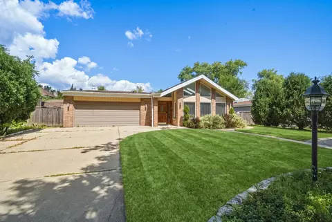 3550 Tamarind Dr, Northbrook, IL 60062