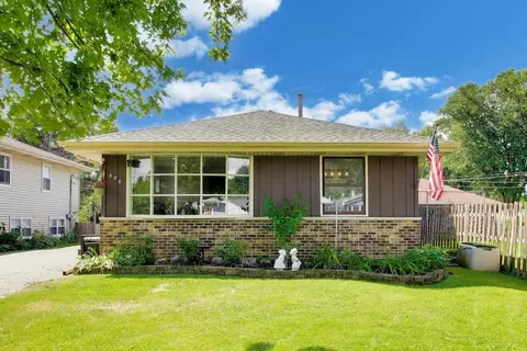 3 S570 Elizabeth Ave, Warrenville, IL 60555