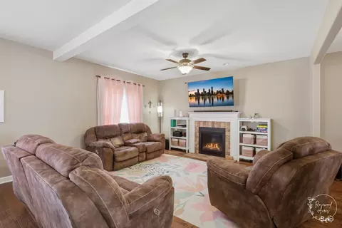 Living - 1670 Eagle Bluff Dr, Bourbonnais, IL 60914 photo 2 of 2