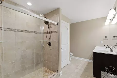 Bath - 1670 Eagle Bluff Dr, Bourbonnais, IL 60914 photo 2 of 3