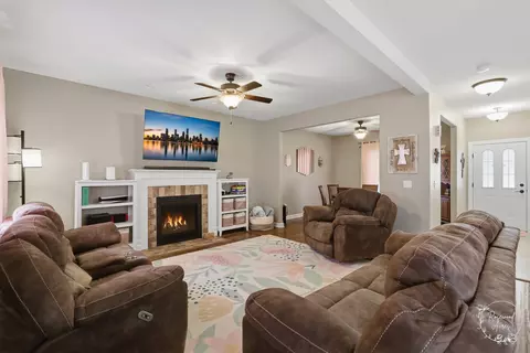 Living - 1670 Eagle Bluff Dr, Bourbonnais, IL 60914 photo 1 of 2