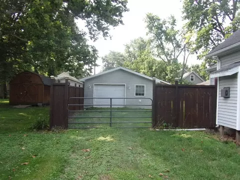 Exterior - 810 W Mill St, Bloomington, IL 61701 photo 6 of 6
