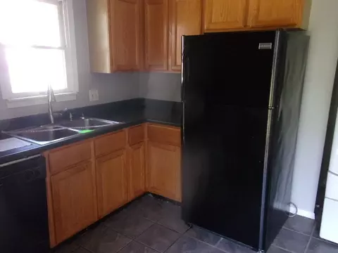 Kitchen - 810 W Mill St, Bloomington, IL 61701 photo 2 of 2