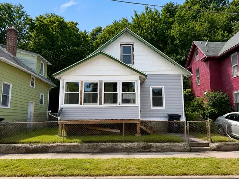 734 13th St, Rock Island, IL 61201