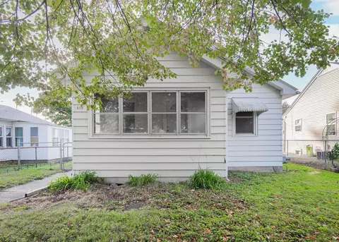 318 S Hazelwood Ave, Davenport, IA 52802