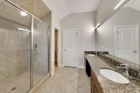 Bath - 1111 Compass Ct, Naperville, IL 60540 photo 2 of 5
