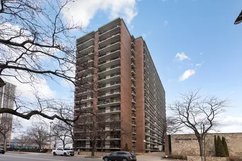 5901 N Sheridan Rd #2J, Chicago, IL 60660