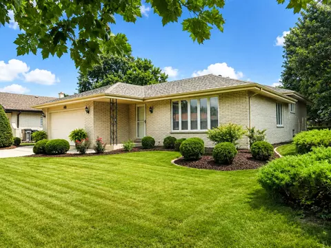 7453 Cashew Dr, Orland Park, IL 60462