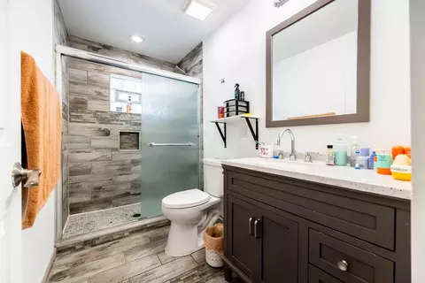 Bath - 17 N Pine Ave, Chicago, IL 60644 photo 3 of 4