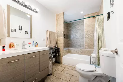 Bath - 17 N Pine Ave, Chicago, IL 60644 photo 1 of 4