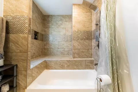 Bath - 17 N Pine Ave, Chicago, IL 60644 photo 2 of 4
