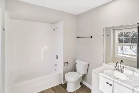 Bath - 3451 Ithaca Rd, Olympia Fields, IL 60461 photo 2 of 3