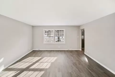 Living - 3451 Ithaca Rd, Olympia Fields, IL 60461 photo 2 of 4