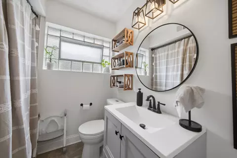 Bath - 2309 S 23rd Ave, Broadview, IL 60155 photo 1 of 2